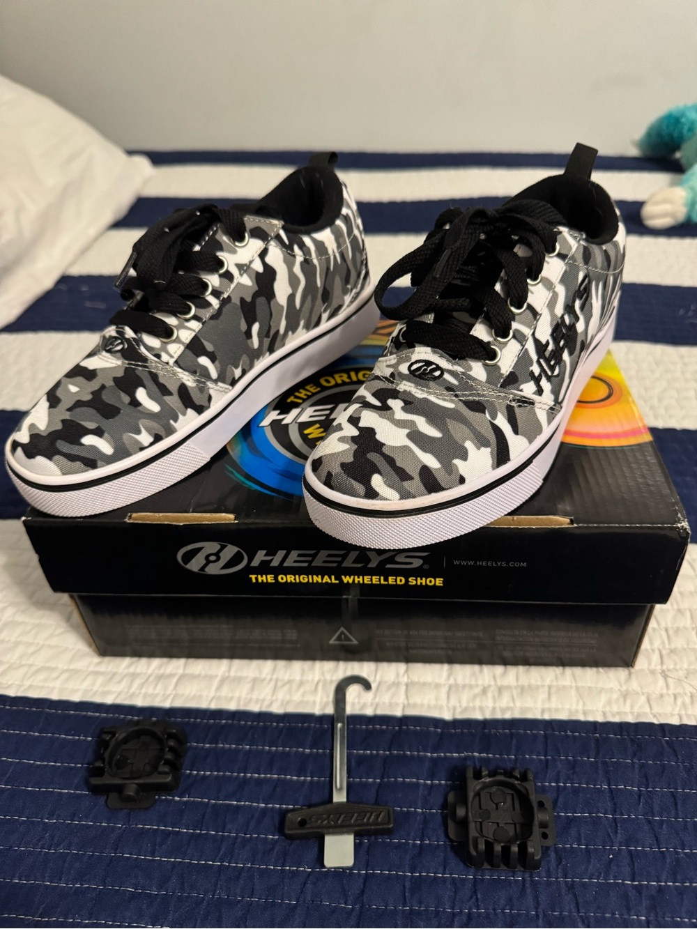 Heelys Kids Camouflage Skate Sneakers in Charcoal and Grey
